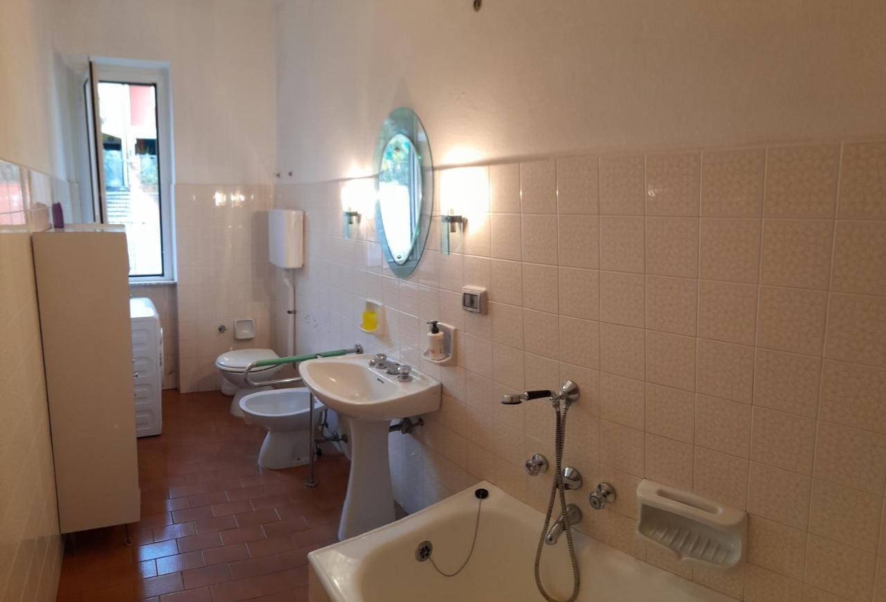 Casa Gina Secondo Piano Con Ascensore E Parcheggio Levanto Kültér fotó